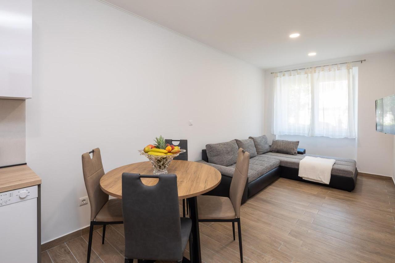 Direct Beach Apartments Jesenice  Exterior photo